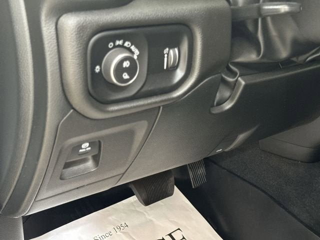 2022 RAM 1500 Big Horn Quad Cab 4x2 6'4" Box
