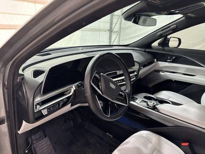 2024 Cadillac LYRIQ Luxury 2