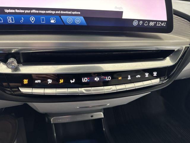2024 Cadillac LYRIQ Luxury 2